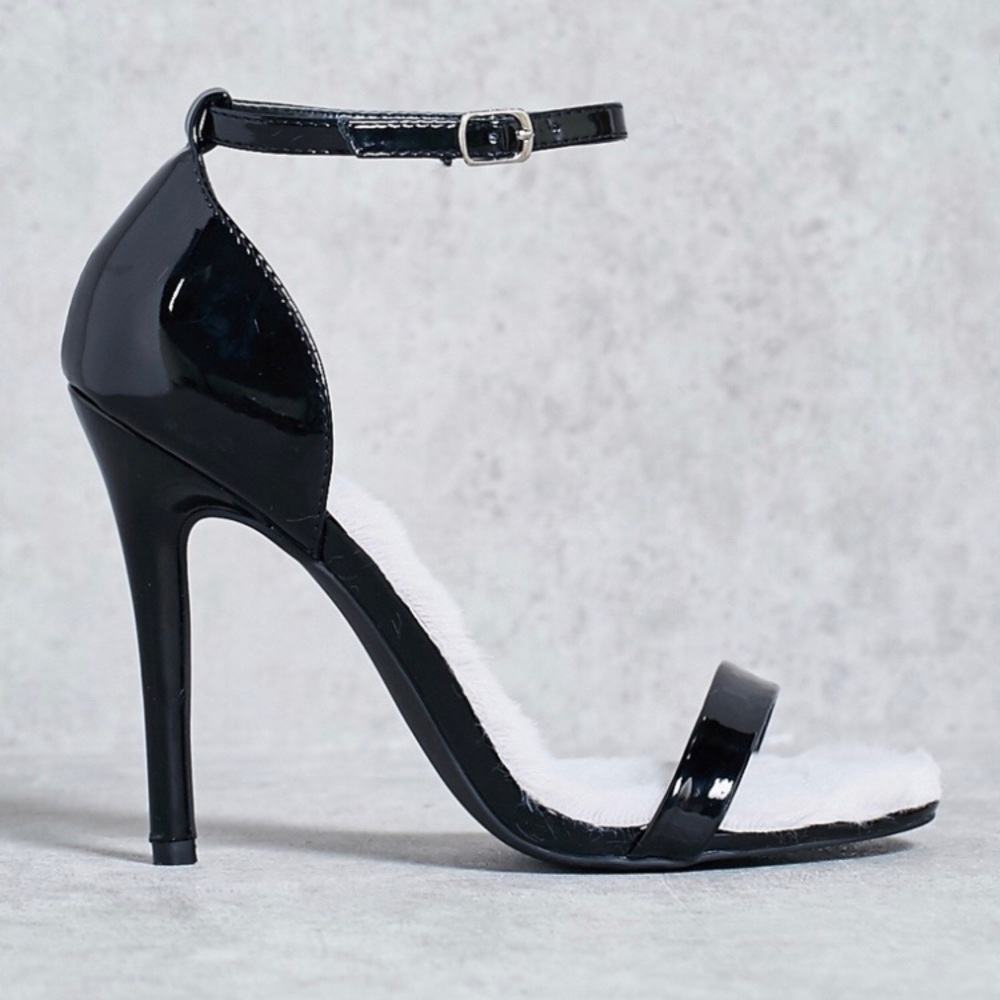 CLEARANCE// black fur insole lining heels
